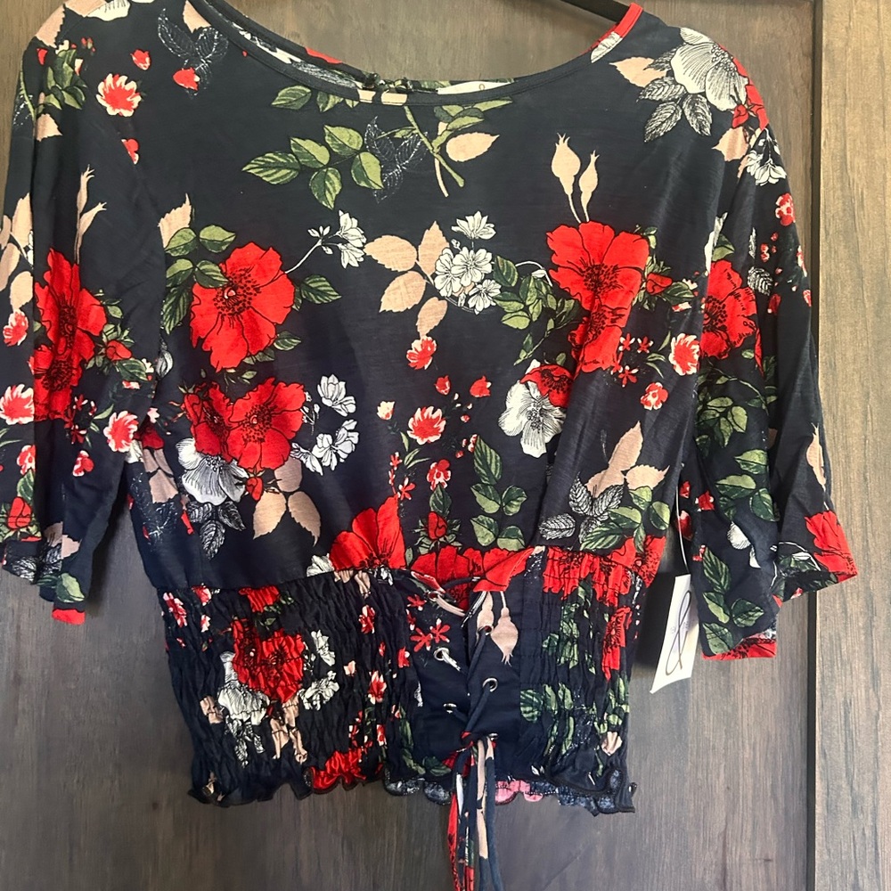 NWT New & Next Elegant Floral Women's Blouse in Red and Black